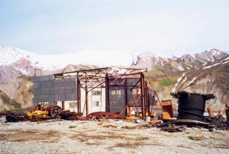 Belaz_workshops_in_Tajikistan_destroyed_during_the_civil_war