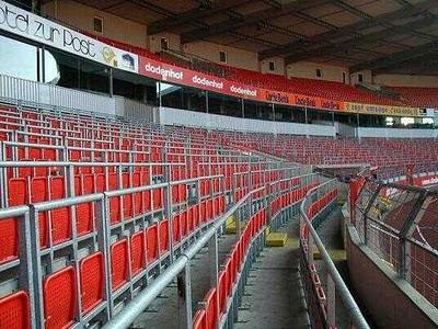 Il Wolverhampton Wanderers FC valuta l'idea di una safe standing area. L'80% dei tifosi favorevoli