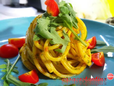 Spaghetti rigati con pesto di rucola