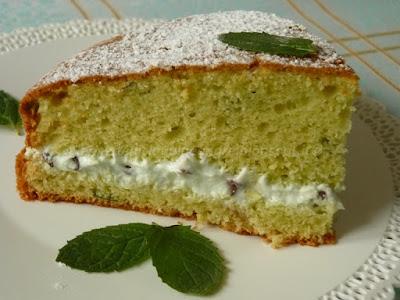 Torta soffice alla menta con crema alla ricotta e cioccolato