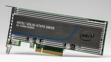 Intel svela nuovi SSD enterprise PCIe con velocità di lettura fino a 5GB/s