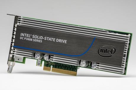Intel svela nuovi SSD enterprise PCIe con velocità di lettura fino a 5GB/s