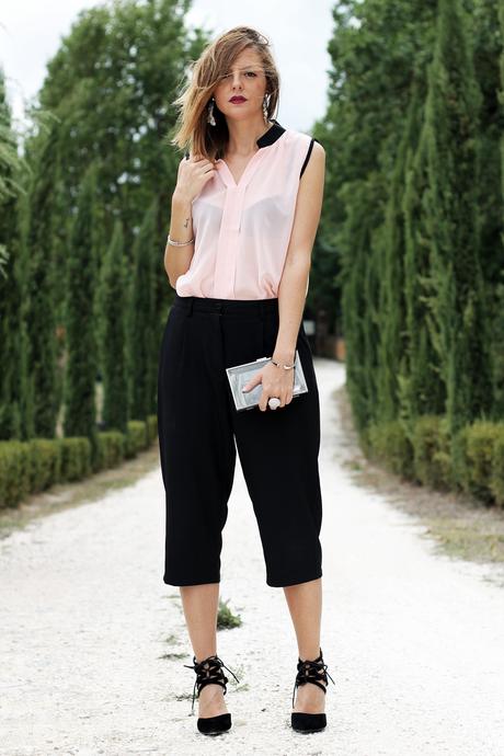 outfit-rosa-nero-con-culottes -camicia-smanicata-trasparente
