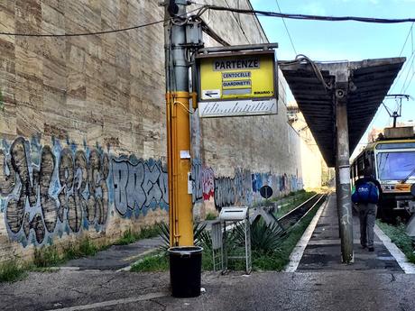 20 foto dei muri di Via Giolitti. Come Harlem negli anni Ottanta, città ostaggio dei vandali come se fosse una cosa normalissima