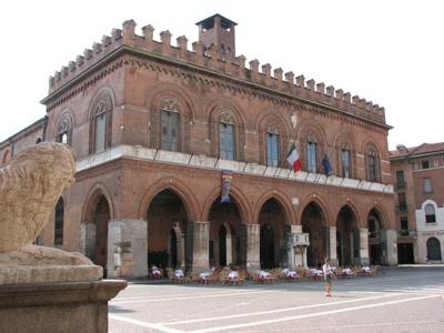 Povertà, il Comune paga la bolletta della luce a 400 cremonesi