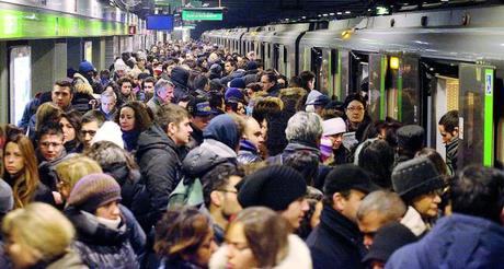 Folla Metro Milano