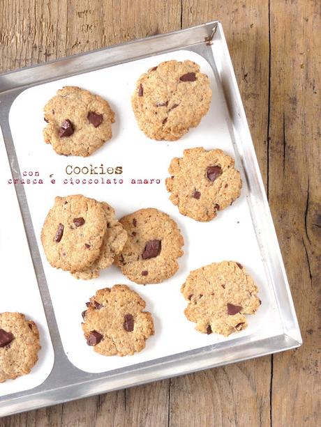 Cookies semintegrali con crusca e cioccolato amaro
