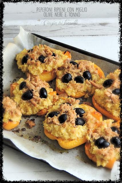 Peperoni ripieni con miglio, olive e tonno