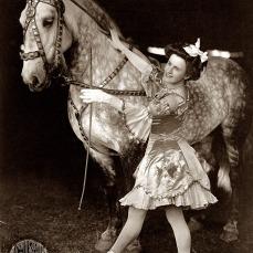 Il magico mondo del circo nelle fotografie di Frederick W. Glasier.