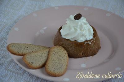 Budino al caffè con lingue di gatto aromatizzate