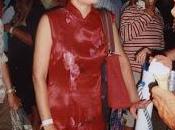 vestito seta rosso, scene precariato lavorativo