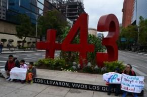 Foto-Galleria #Ayotzinapa1año #AccionGlobalPorAyotzinapa #26SMX #Messico