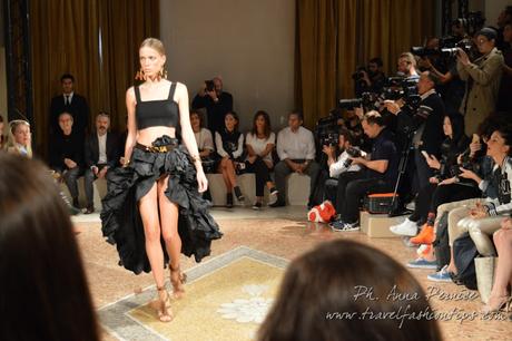 Mfw: Romanticismo, seduzione e maxi bijoux per Blugirl SS 2016