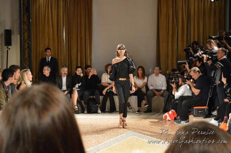 Mfw: Romanticismo, seduzione e maxi bijoux per Blugirl SS 2016