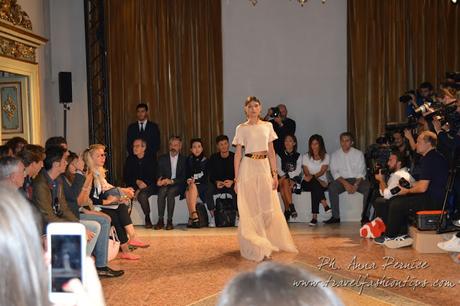 Mfw: Romanticismo, seduzione e maxi bijoux per Blugirl SS 2016