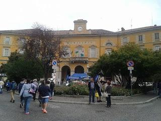 MORTARA (pv). Il sindaco Facchinotti: “Anche noi sentiamo la crisi ma stiamo resistendo e quindi vedo il bicchiere mezzo pieno”.