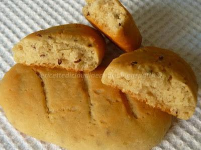 Pane ? Biscotto ? con farina di riso, ceci, e di kamut con mix di semi...