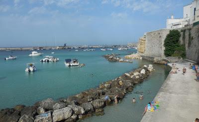 Otranto fra antiche mura, cielo e mare