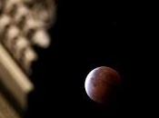 Un'altra eclissiLa luna sangueall'alba spariscee fu...