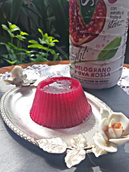 Con Skipper light la jelly di melognano e frutta rossa