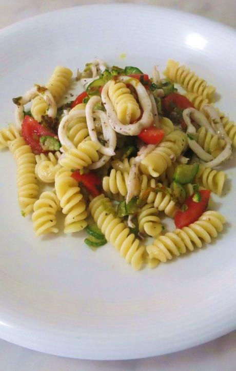 Fusilli ai calamari e zucchine in fiore