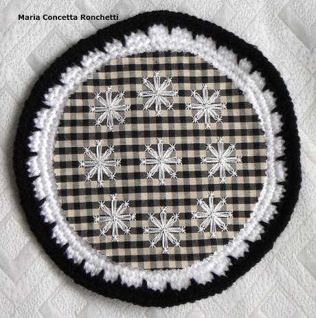 Black and white Mandala per Abilmente