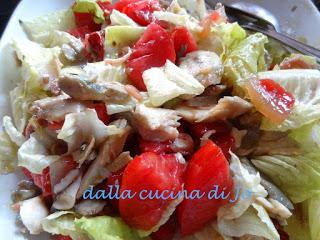 Petali di nasello in insalata con sottaceti di anguria