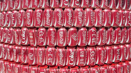 Twitter: Coca-Cola è la prima azienda a pagare la compagnia per creare un'emojicon personalizzata