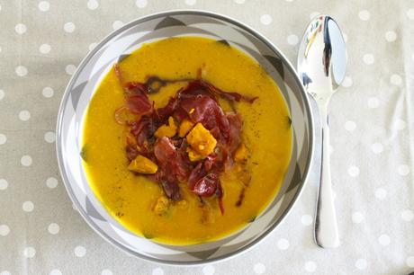 Crema di zucca con speck croccante