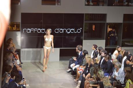 Mfw: Federica Pellegrini in bio bikini per Raffaela D'Angelo SS 2016