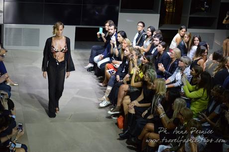 Mfw: Federica Pellegrini in bio bikini per Raffaela D'Angelo SS 2016