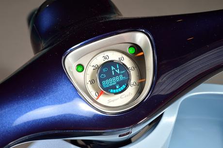 Honda Super Cub Concept & EV-Cub Concept 2015