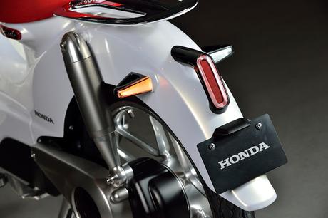 Honda Super Cub Concept & EV-Cub Concept 2015