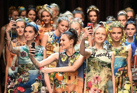 dolce e gabbana selfie