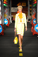 Milano Moda Donna: Moschino P/E 2016