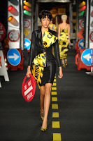 Milano Moda Donna: Moschino P/E 2016