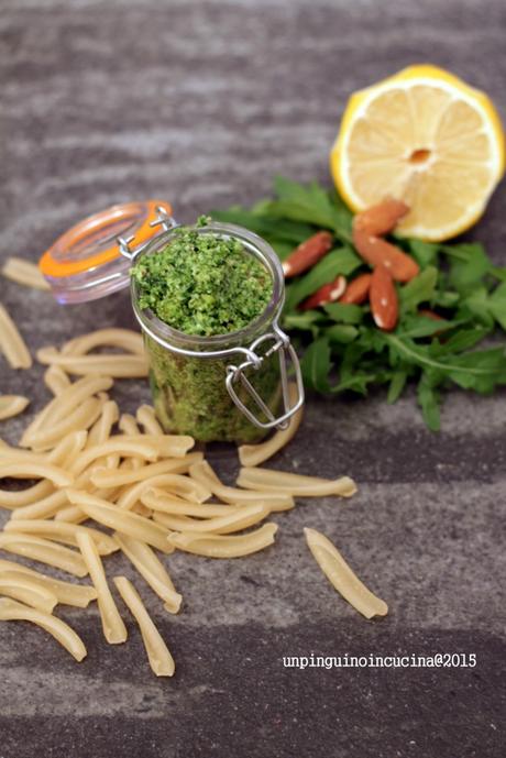 pesto-rucola-mandorle-e-limone