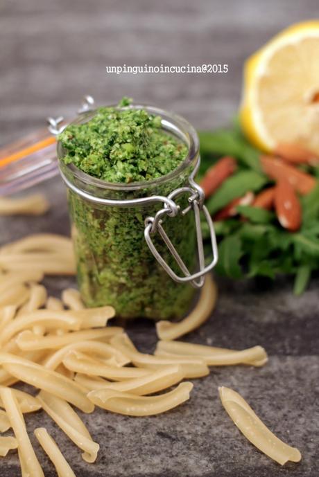 pesto-rucola-mandorle-e-limone