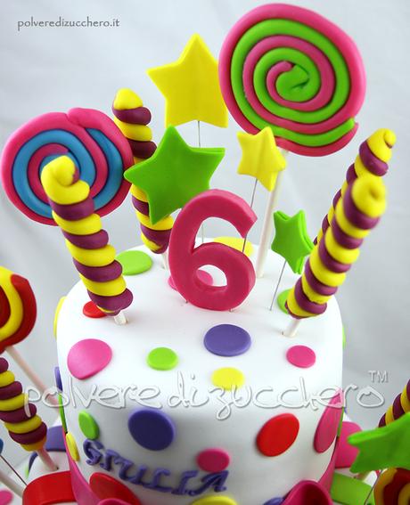 Candy cake: la torta decorata con le caramelle in pasta di zucchero per il compleanno di una bimba