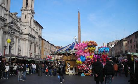 Il bando-truffa per la Befana a Piazza Navona. Avviso pubblico scritto su misura per i bancarellari esclude gli operatori di qualità