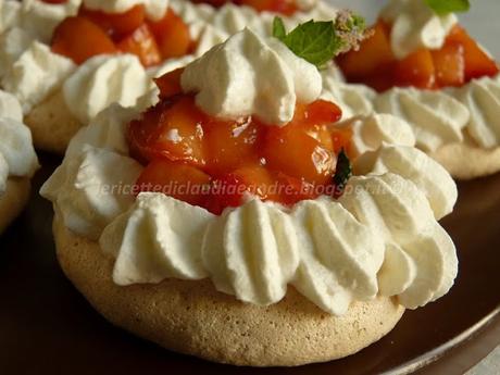 Mini pavlova veloci, a modo mio, con pesche nettarine