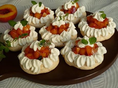 Mini pavlova veloci, a modo mio, con pesche nettarine