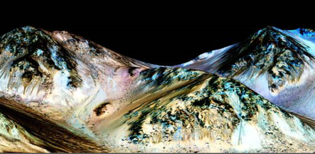 Altra foto che mostra strisce scure dovute dal passaggio di acqua salato Crediti: NASA/JPL/Università dell'Arizona
