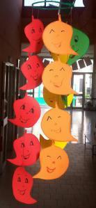 addobbo autunnale con foglie animate