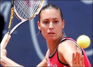 Brevi: Pennetta demolisce Vinci a Parigi. Quiete piatta al Giro