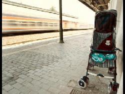 Video del bambino di 15 mesi travolto dal treno