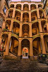 Napoli, Palazzo dello Spagnolo cortile - Foto di Angelo  Casteltrione