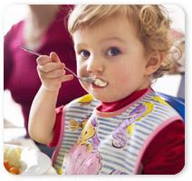 Noi i bavagli li vogliamo solo al collo dei bimbi piccoli