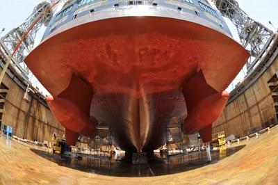 Nieuw Amsterdam in Dry Dock...che foto beautiful