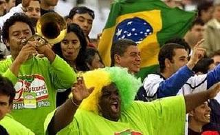 BRASILE, CALCIO BATTE IN PASSIONE LE ELEZIONI - BRAZIL, FOOTBALL PASSION BEATS ELECTIONS